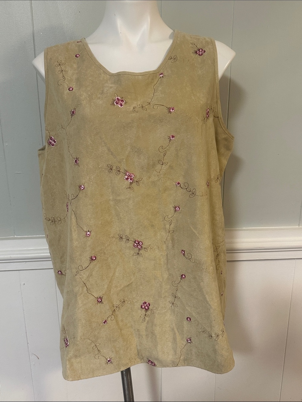 Beige Floral Vinted  Embroidered Sleeveless Tank Top